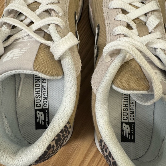 New Balance 515 Tan and White Sneakers - Picture 7 of 11